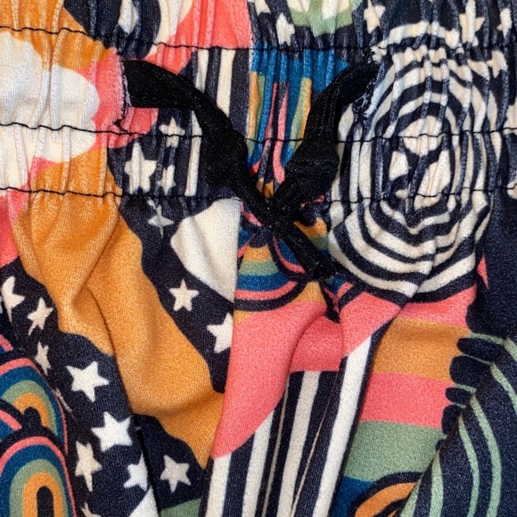 POP Fit Geometric Groovy 2 piece Tank and Shorts Set - Picture 15 of 15